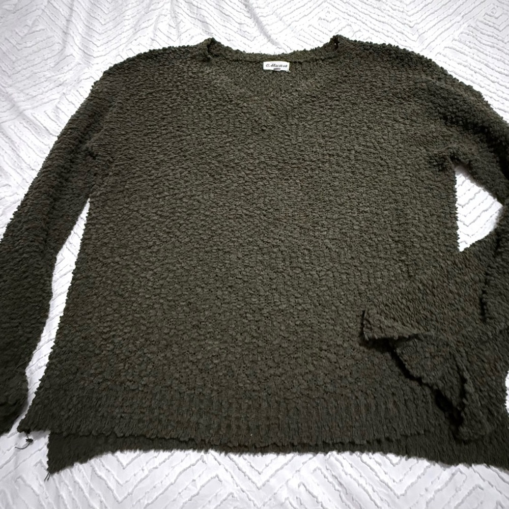 MACARON Dark Green V-Neck Sweater